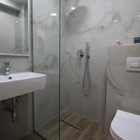31 Apartment *