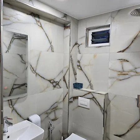 31 Apartment