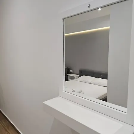 31 * Sarandë
