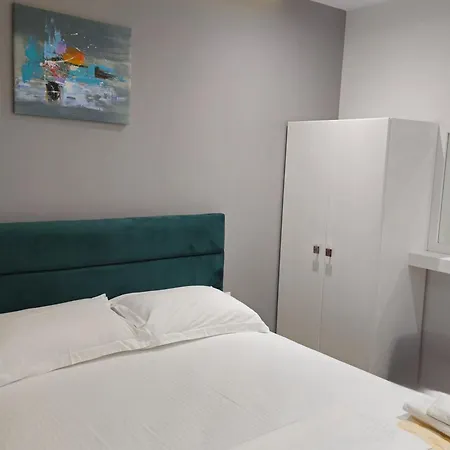 Apartment 31 *